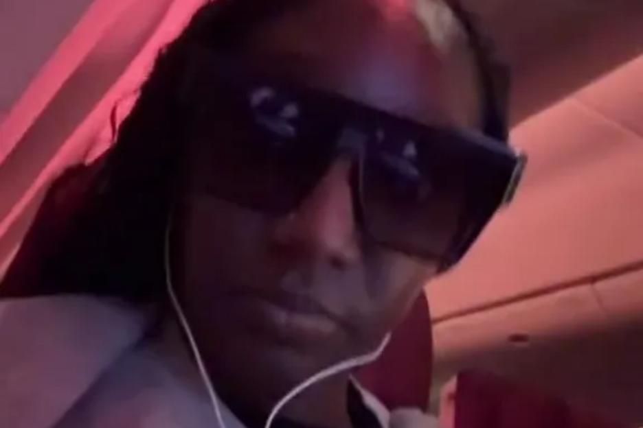 Traveller’s ‘never flying economy again’ as ‘nightmare’ middle seat passenger invades her space & points KNIFE at her