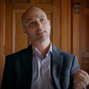 Headshot of Erez Freud.