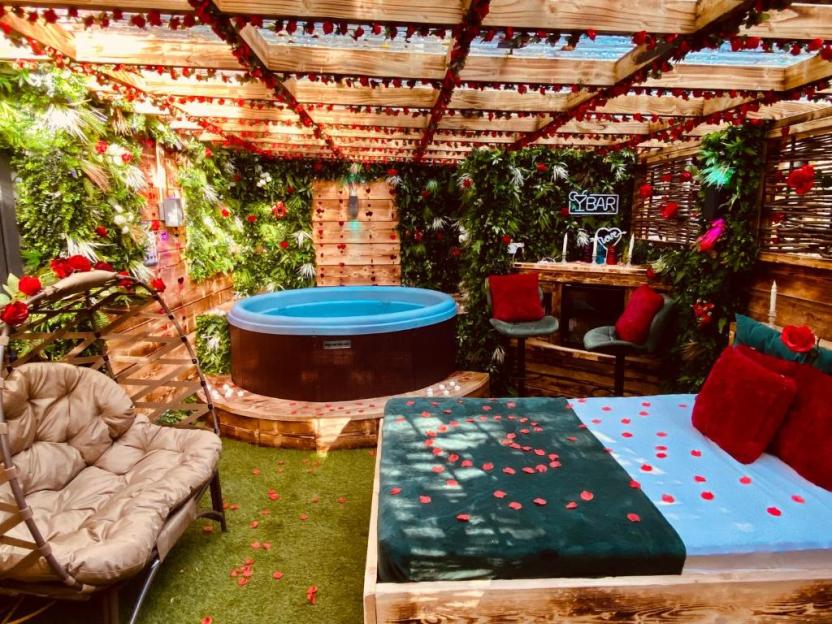 £40 per person per night farm stay alternative to Center Parcs.