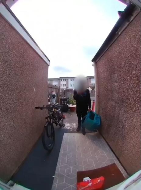 Deliveroo driver faking food delivery.