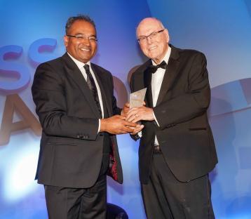 Arthur Edwards receiving a lifetime achievement award.