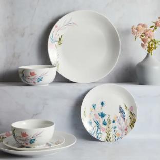 Floral 12-piece dinner set.
