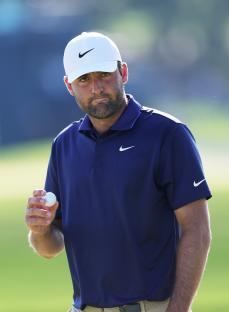 Scottie Scheffler holding a golf ball.