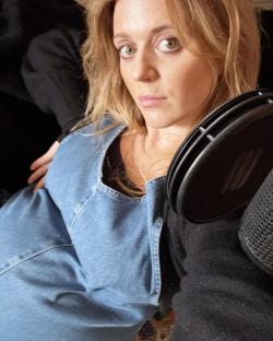 Singer Bo Bruce with her newborn daughter.