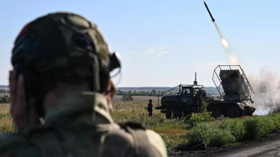 Russian missile strike on Ukraine injures three