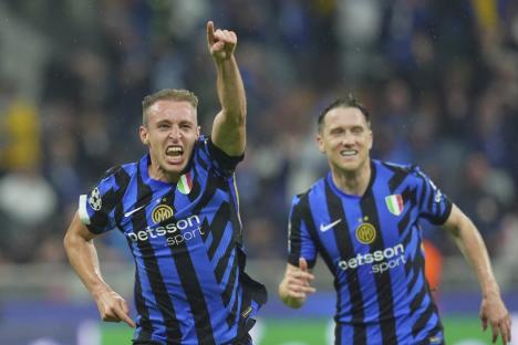 Inter Milan's Davide Frattesi, left, celebrates after scoring his side's fourth goal during the Champions League semifinal second leg soccer match between Inter Milan and Barcelona at San Siro stadium in Milan, Italy, Tuesday, May 6, 2025 (Spada/LaPresse via AP)