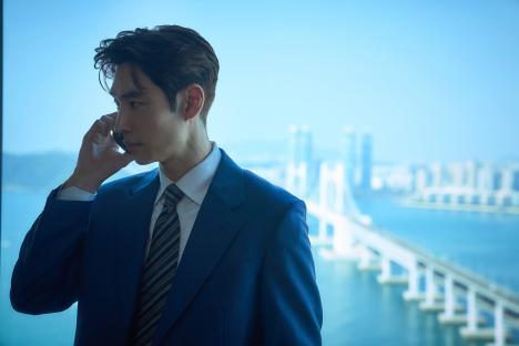 Lee Je Hoon, Yoo Hae Jin, Son Hyun Joo, And Choi Young Joon Become Entangled During A Financial Crisis In “Big Deal” 7