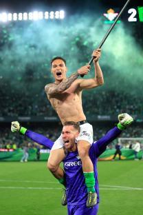 Real Betis players celebrating a victory.