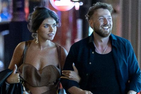 Loved up Sam Thompson and Samie Elishi seen holding hands in cute moment as they dance at party together