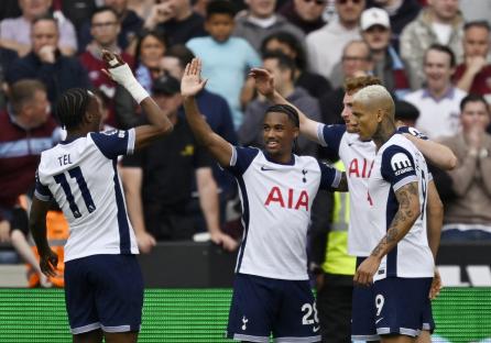 Tottenham Hotspur players celebrating a goal.