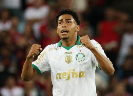 Luighi Hanri of Palmeiras celebrating a goal.