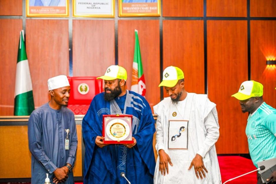 Niger Gov, Bago meets with heads of scrap dealers to tackle vandalism