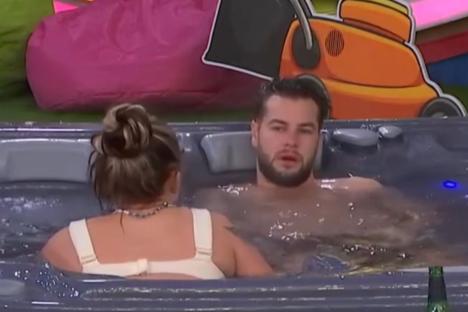Watch the moment JoJo Siwa and Chris Hughes share steamy moment in hot tub on CBB livestream