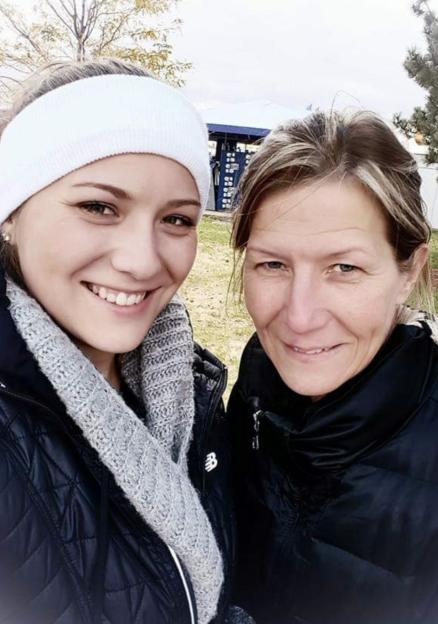 Photo of Julie Williamson and her mother, Cheryl Simmons.