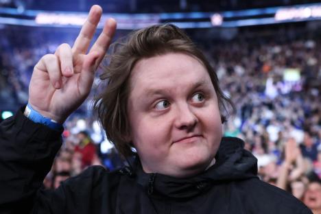 Rarely seen Lewis Capaldi flashes peace sign as he’s spotted amid music comeback rumours – 2 years after hiatus