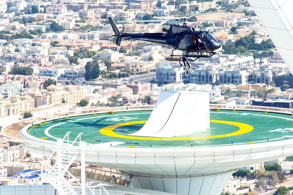 Kriss Kyle - helicopter drop - Dubai - 12/11/2018 / Fred Murray / Red Bull Content Pool / SI201902180141 / Usage for editorial use only /
