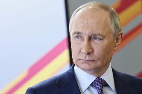 Huge Ukrainian drone strike on Russia causes Putin to SHUT all four major Moscow airports