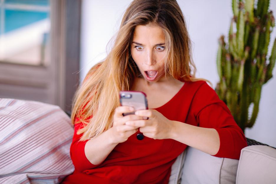 The hassle-free way to instantly save money on your mobile bill WITHOUT changing provider – or bag freebies by switching