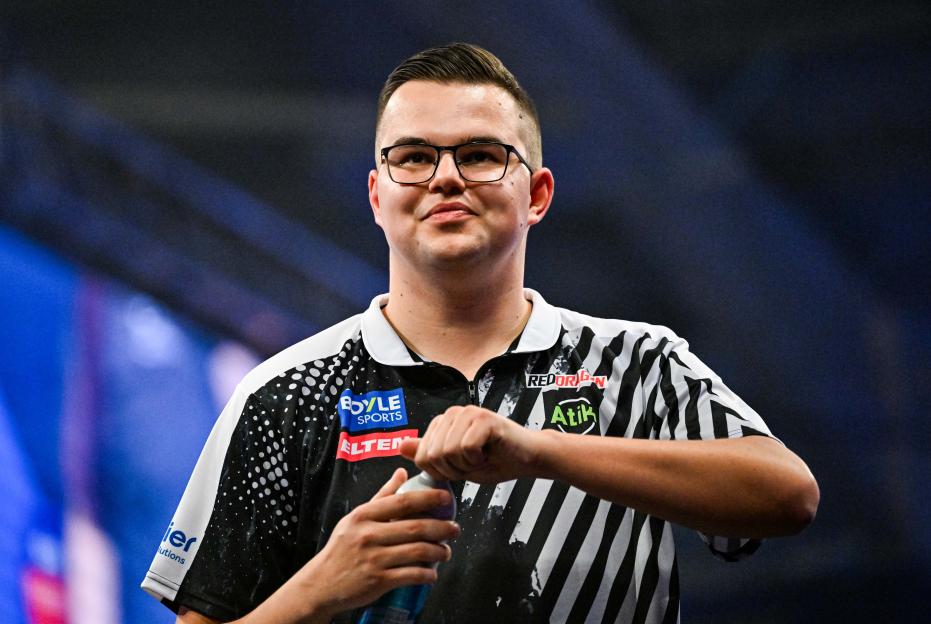 Gian van Veen's Inspiring Journey: From Dartitis Struggles to Challenging Luke Littler for the Crown
