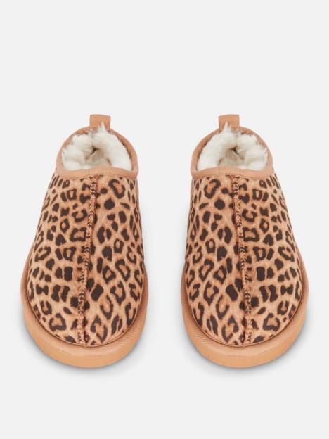 Shoppers going wild after spotting a gorgeous dupe of comfy autumn shoe thats £116 less than posh designer version, , https://www.primark.com/en-gb/p/minimalist-clog-slippers-multi-991139022935?selectedSku=211603267&gad_source=1&gad_campaignid=22158052747&gbraid=0AAAAADffWK7jjrPclLVIR8X5GpFTOyQ-e&gclid=Cj0KCQjw8p7GBhCjARIsAEhghZ3PG6GpJyDqdNdcmXzTBv2aHlz_JE4b-OqA8LuDpttonesQt2ByK9IaAioWEALw_wcB
