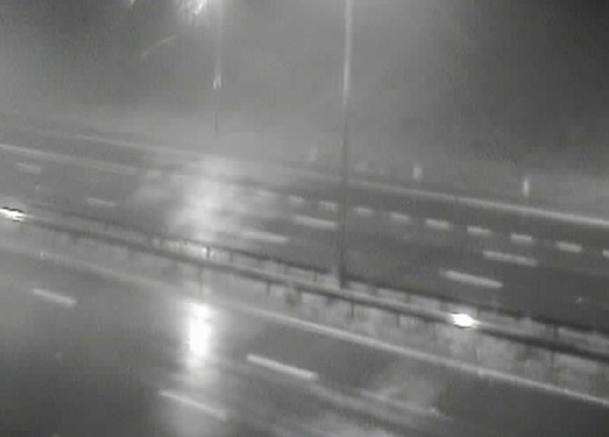 Major motorway shut after ‘multi-vehicle crash’ as drivers urged to check their journey and allow extra time