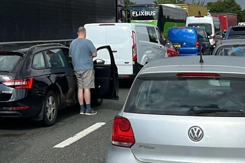 M4 brought to a standstill as drivers get out of their cars & cops launch response
