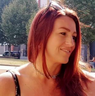 Photo of Tracey Davies.