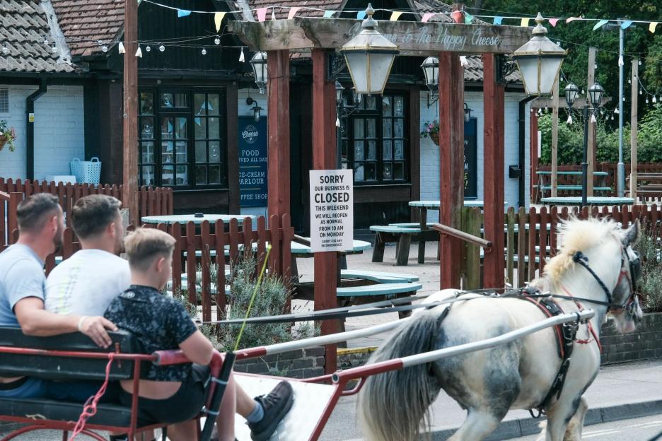 Hundreds of travellers descend on tiny village with all but ONE pub shutting for Britain’s biggest pony and trap drive