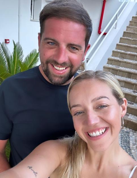 Kelsey Parker and her new boyfriend smiling for a selfie.