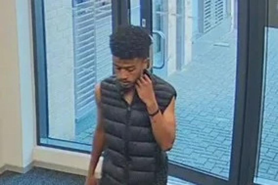 Cops release image after ‘attempted murder’ of man in his 20s who was stabbed