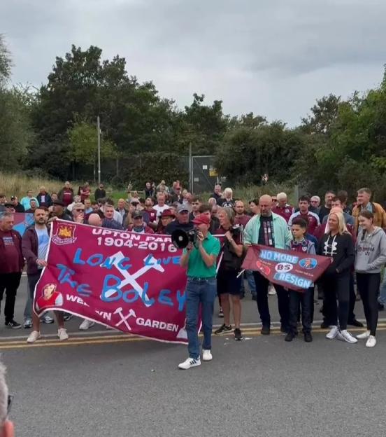 Hundreds of West Ham fans protesting against the club.
