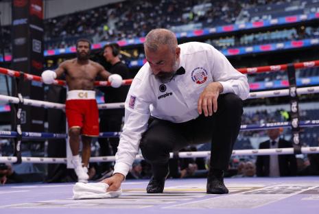 ‘This whole show is a farce’ – Fans fear for Chris Eubank Jr vs Conor Benn as ref forced to wipe down slippery canvas