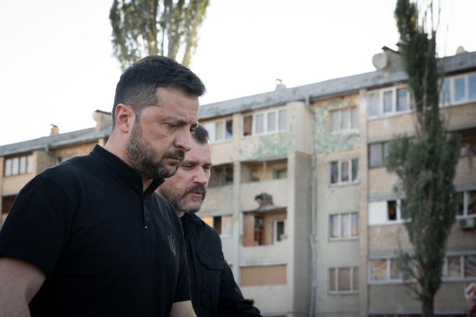 Volodymyr Zelenskyy and Ihor Klymenko at a damaged apartment building in Kyiv.