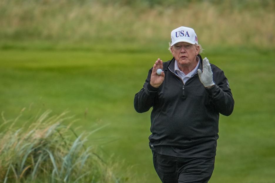 Donald Trump playing golf.