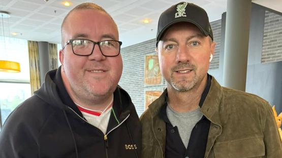 Liverpool legend looks unrecognisable in picture with Stephen Bunting as darts star admits ‘not often I’m star struck’
