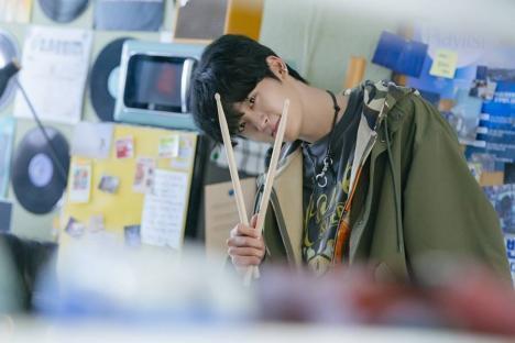 &#8220;Spring Of Youth&#8221; Stars Show Off Adorable Real-Life Chemistry In Behind-The-Scenes Photos 3