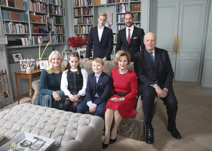 Formal portrait of the Norwegian royal family.