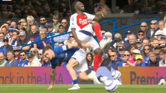 Leif Davis sent off for nasty challenge on Arsenal star Bukayo Saka as Ipswich star apologises while walking off