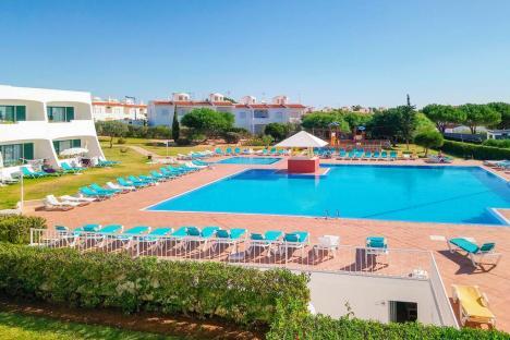 Quinta das Figueirinhas and Quintinha Village pool area in the Algarve.