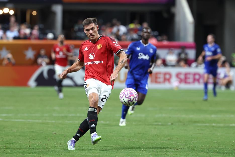 Manchester United midfielder Manuel Ugarte (25) controls the ball during a soccer match.