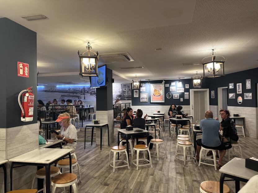 Interior view of a Spanish Wetherspoons restaurant.