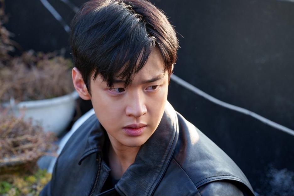 Jang Dong Yoon Is A Detective Who Reconnects With His Serial Killer Mother To Solve A Case In “Queen Mantis”
