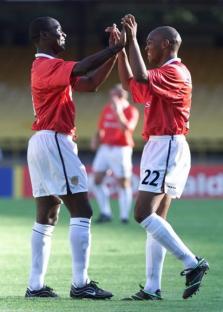 RJO21D:SPORT-SOCCER-CLUB:RIO DE JANEIRO,BRAZIL,11JAN00 - Manchester United's Quinton Fortune celebrates scoring against South Melbourne with teammate Andt Cole (L) January 11. Manchester United have drawn one and lost one game in their three game World Club Championship group. (BRAZIL OUT) dc/Photo by Dan Chung REUTERS