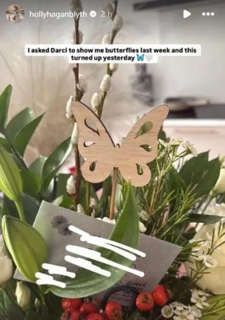 Holly Hagan Makes Heartfelt Return to Social Media, Shares 'Sign' from Late Sister Darci and Expresses Gratitude to Supportive Fans