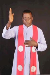 Popular Enugu Catholic priest relinquishes adoration land, properties to ex-gov Ugwuanyi