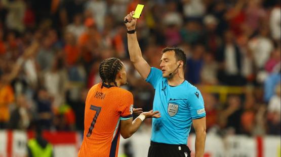 Who is Felix Zwayer? Meet the German referee officiating PSG v Arsenal