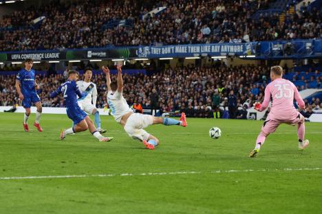 Kiernan Dewsbury-Hall scoring a goal for Chelsea.