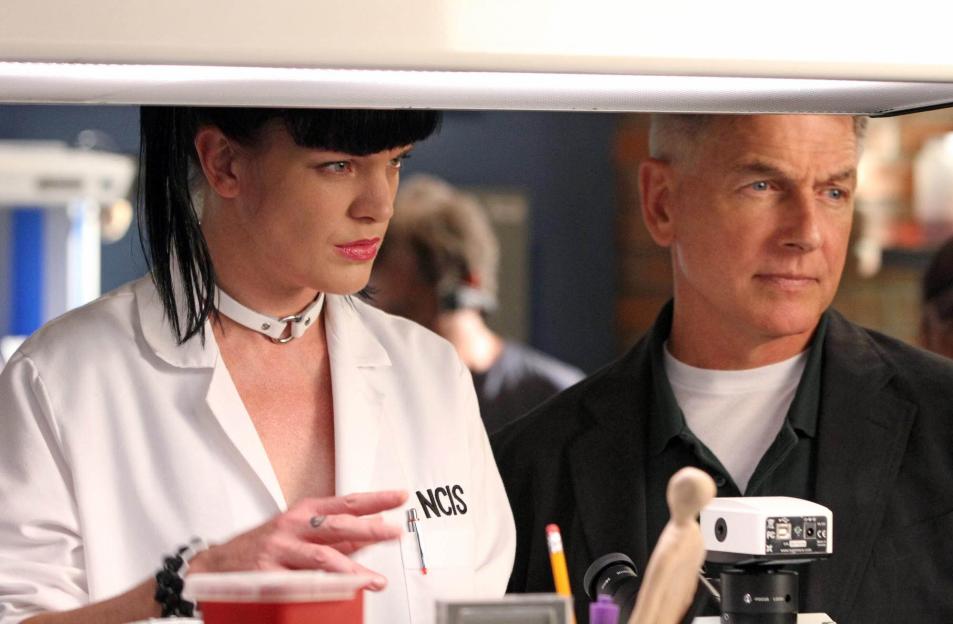 Pauley Perrette and Mark Harmon in NCIS.