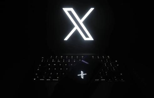 X ranks top spot on US App Store