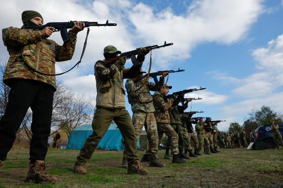 Youngsters undergo military training in Donetsk region